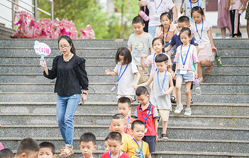 粤桂小学教师罗慧。