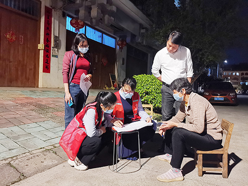 县委编办“志愿红”下沉社区  疫情防控显担当.jpg