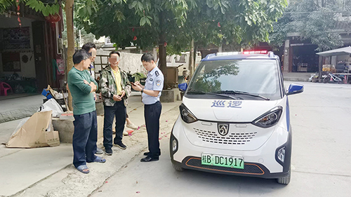 民警及时赶到劝阻，挽回经济损失。