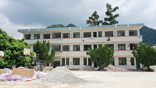 龙会村小学改建民宿项目施工现场。